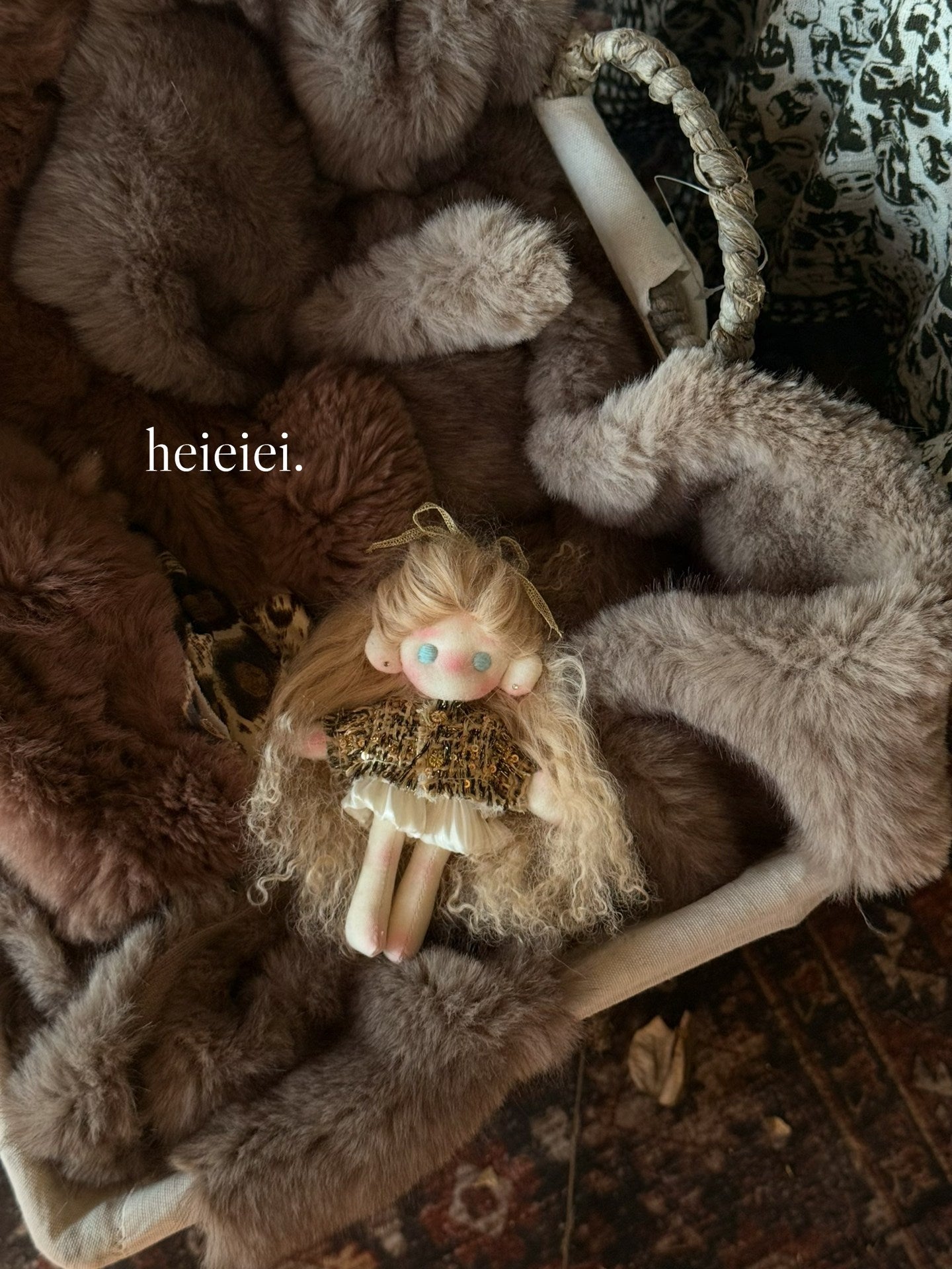Golden-brown Christmas look / heiheihei-laoshi-001-2P